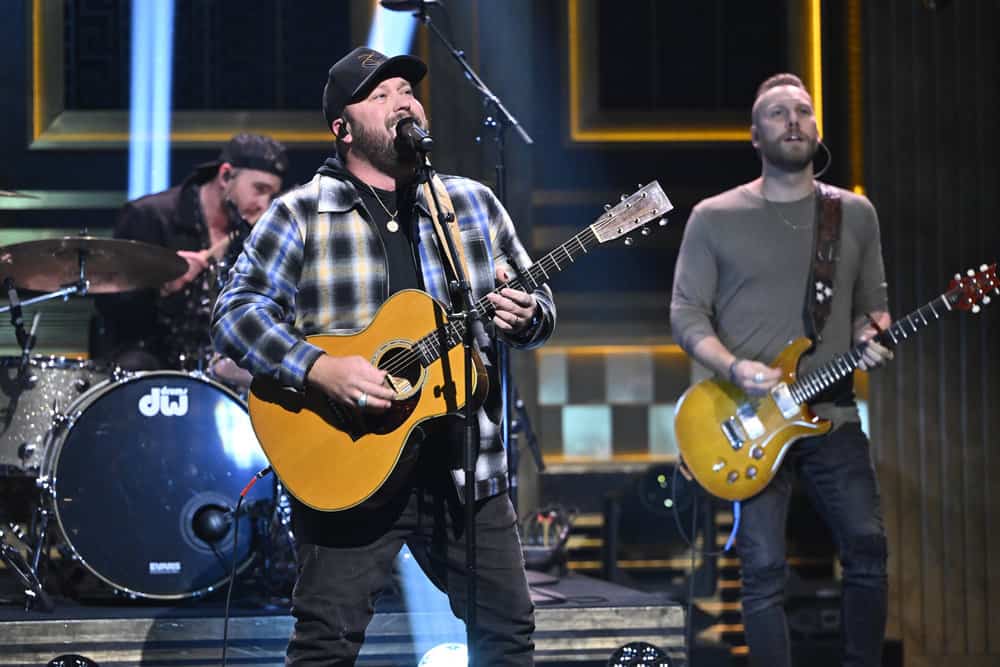 Mitchell Tenpenny live performance